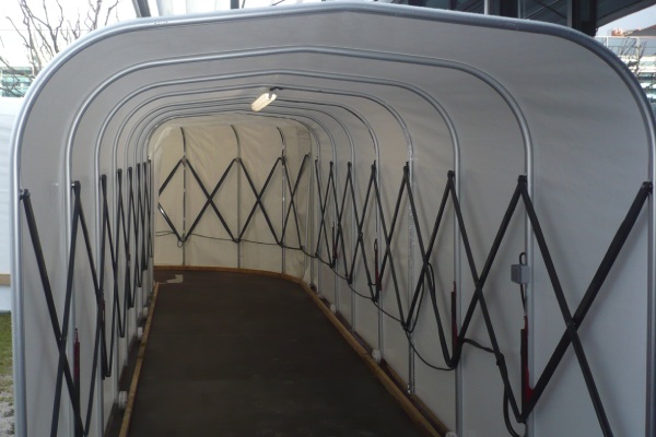 Installation de tunnel d'accès aux cuisines transportables